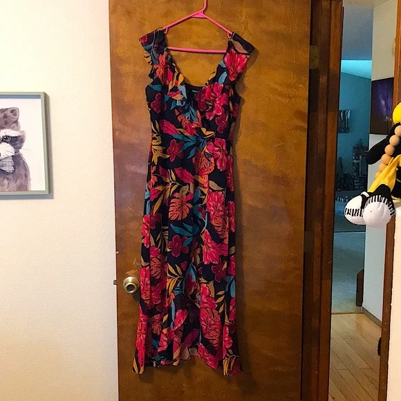 Women’s dress - Picture 3 of 5